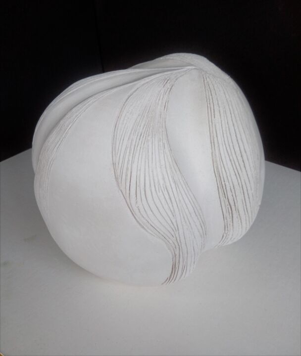 Scultura intitolato "sphere striée" da Dominique Jolivet, Opera d'arte originale, Ceramica