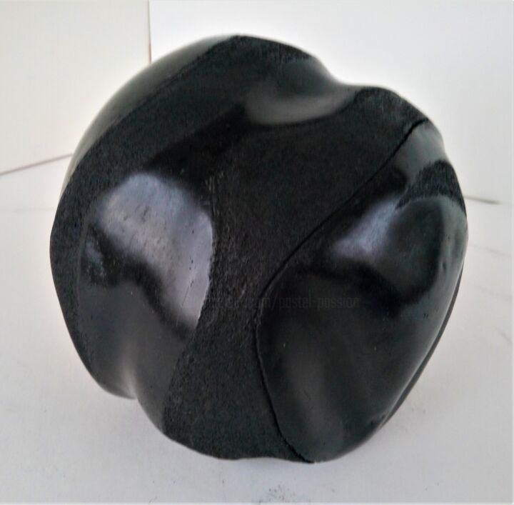 Sculpture titled "Reflets noirs polis" by Dominique Jolivet, Original Artwork, Ceramics