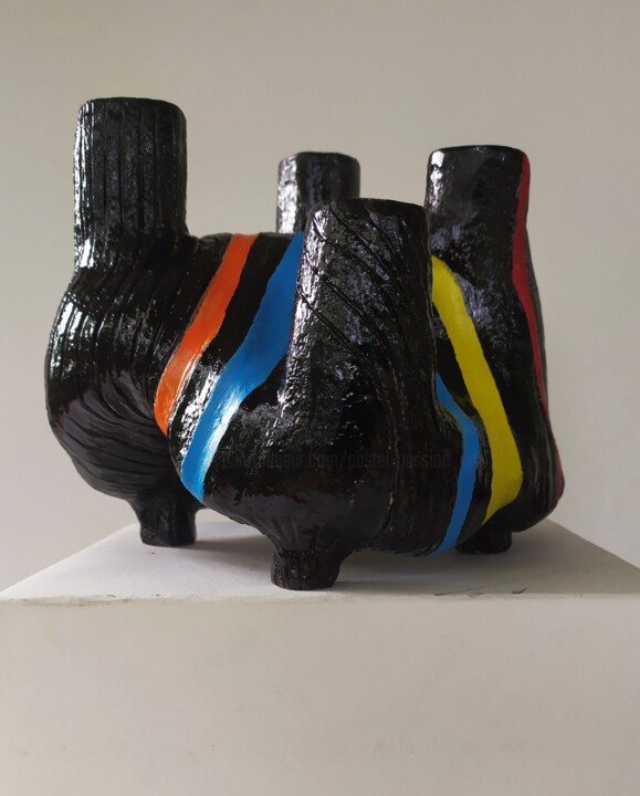 Skulptur mit dem Titel "Tripode 3" von Dominique Jolivet, Original-Kunstwerk, Keramik