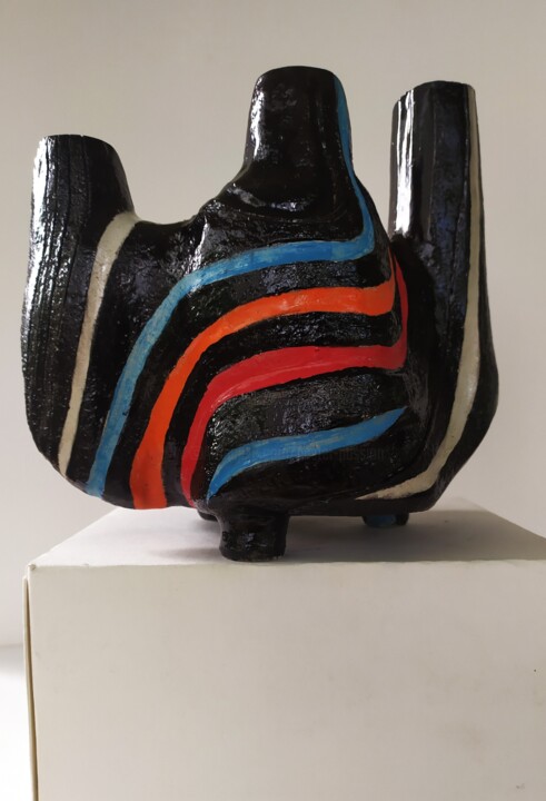 Skulptur mit dem Titel "Tripode 4" von Dominique Jolivet, Original-Kunstwerk, Keramik
