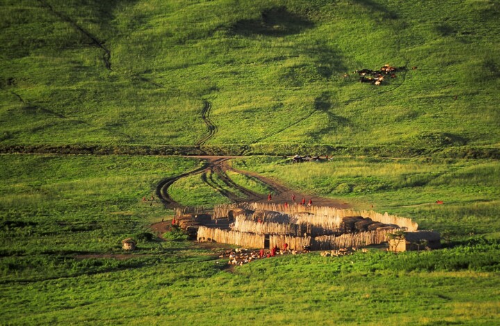 Photographie intitulée "Camp Massai  Tanzan…" par Dominique Leroy, Œuvre d'art originale