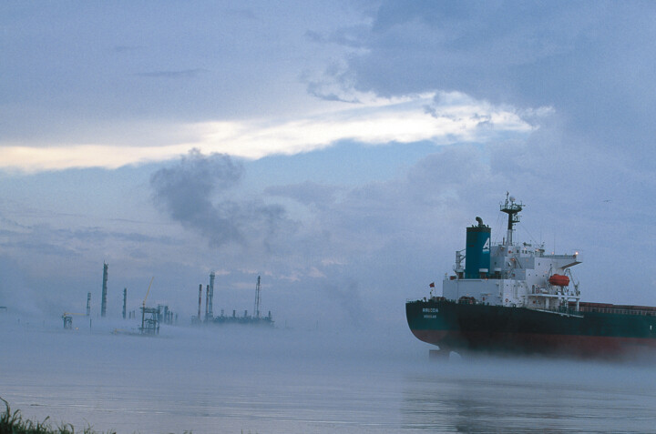 Photography titled "Pollution maritime.…" by Dominique Leroy, Original Artwork