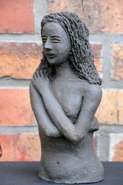 Escultura intitulada "La Sauvageonne" por Dominique Petit, Obras de arte originais, Terracota