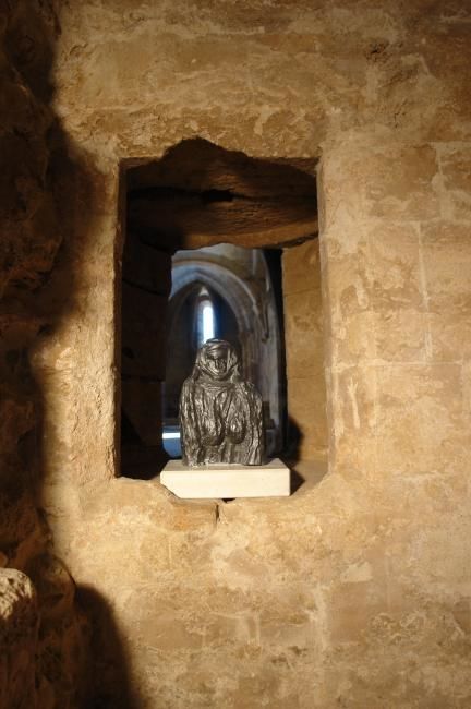 Escultura intitulada "bust freira" por Dora Maria Tracana Diogo, Obras de arte originais