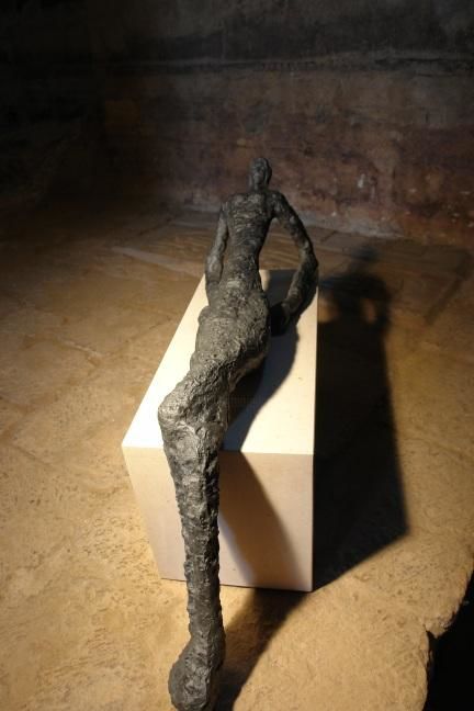 Sculpture titled "mulher deitada" by Dora Maria Tracana Diogo, Original Artwork