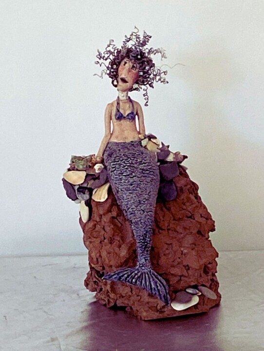 Skulptur mit dem Titel ""in My World of Wat…" von Dorienne Carmel, Original-Kunstwerk, Keramik