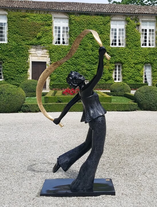 Sculpture titled "Danseuse au Ruban" by Dorothée Barbou (Dotty), Original Artwork, Resin