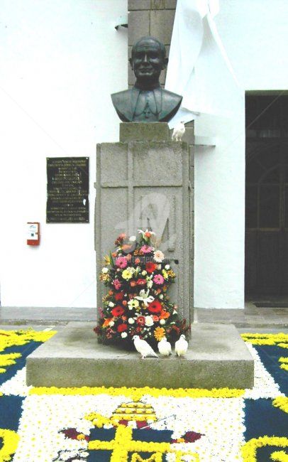 Sculpture titled "Monumento a Juan Pa…" by J. Martin Rojas H., Original Artwork