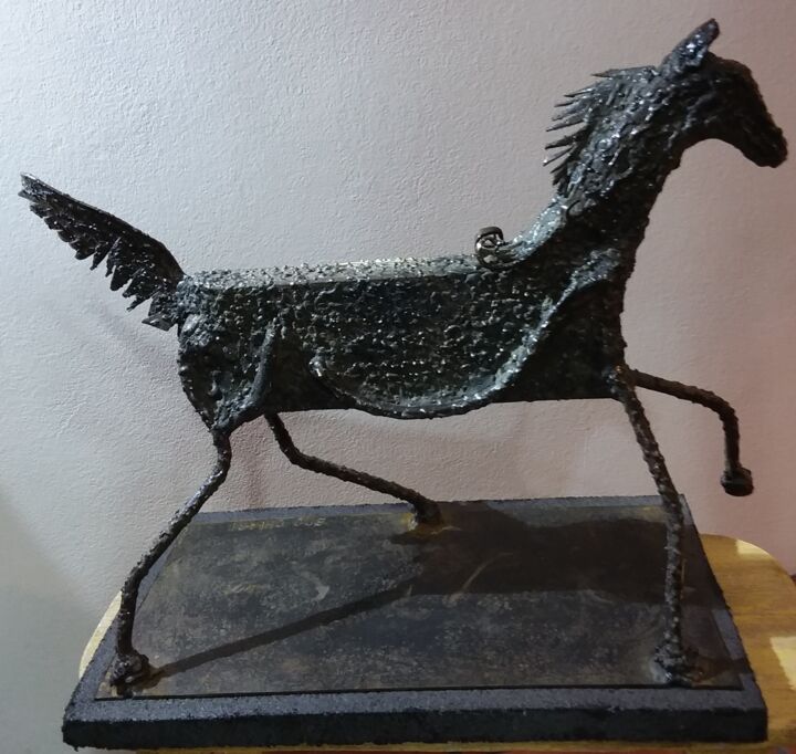 Sculptuur getiteld "Cavallo al galoppo" door Edo Romildo Chiari, Origineel Kunstwerk, Metalen