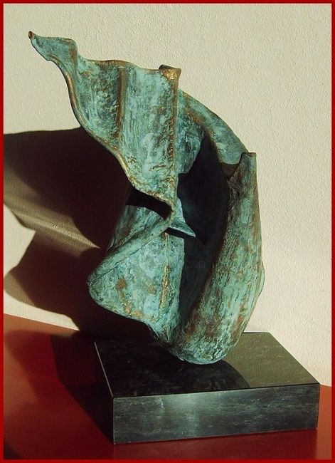 Sculptuur getiteld "Volar." door Edsel Selberie (E-Art Explosion.), Origineel Kunstwerk