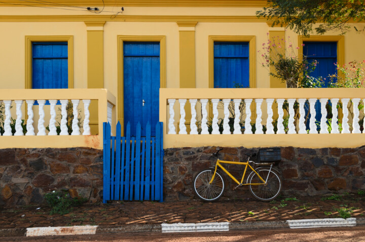 Fotografia intitulada "blue-gate-and-bike.…" por Edsmor, Obras de arte originais