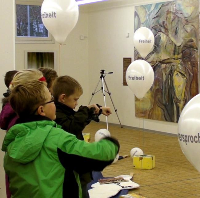 Malerei mit dem Titel "Kinder entdecken Ku…" von Annamalt & Edward Naujok, Original-Kunstwerk