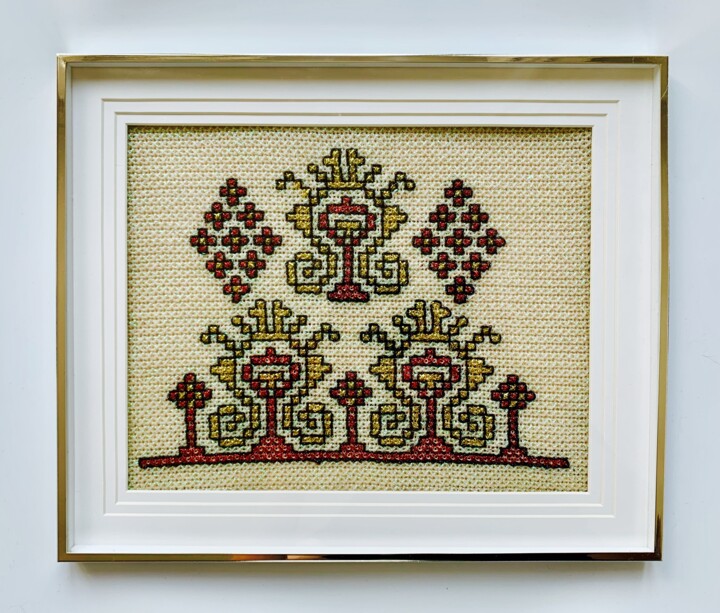 Textile Art titled "Couronnes" by Ek, Original Artwork, Embroidery Mounted on Glass