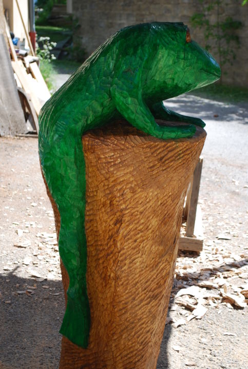 Sculpture titled "Grenouille" by Toya, Original Artwork, Wood