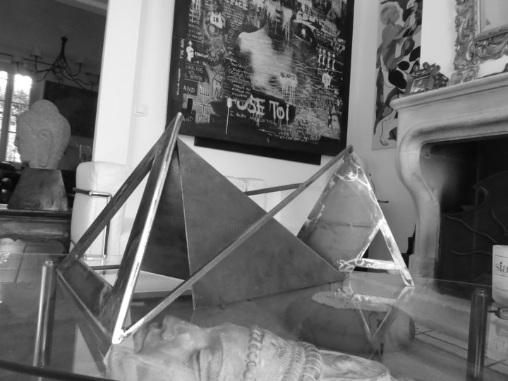 Escultura intitulada "EldeKan "Triangles"" por Eldekan, Obras de arte originais, Metais