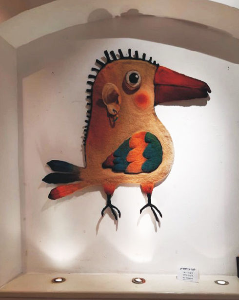 Textile Art titled "Perky Bird" by Elena Tzirulnik, Original Artwork, Thread Mounted on Metal