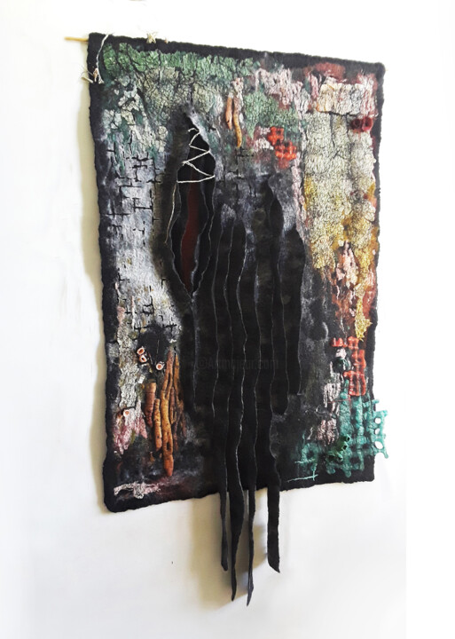 Textile Art titled "Crisis moment" by Elena Tzirulnik, Original Artwork, Tapestry Mounted on Metal