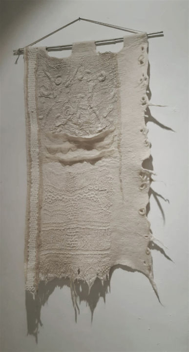 Arte tessile intitolato "White" da Elena Tzirulnik, Opera d'arte originale, arazzo