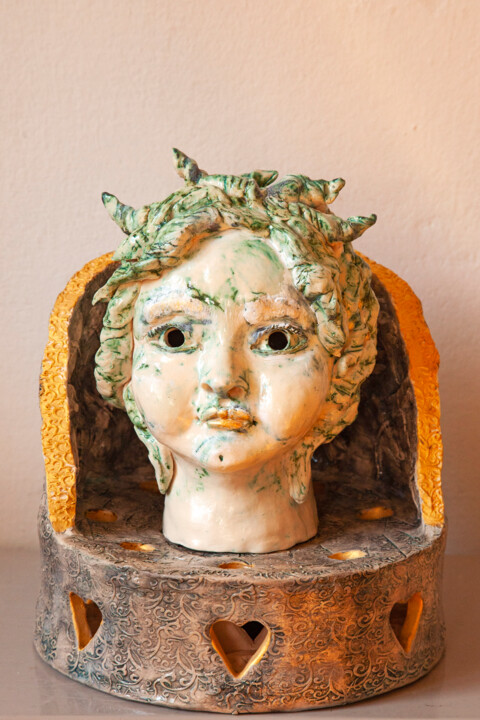 Scultura intitolato "Hyacinth" da Elena Uljancic, Opera d'arte originale, Ceramica