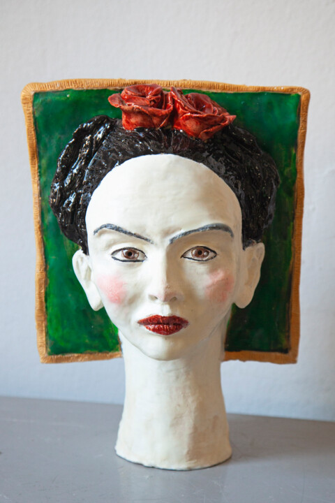 Скульптура под названием "Frida and the baby" - Elena Uljancic, Подлинное произведение искусства, Керамика