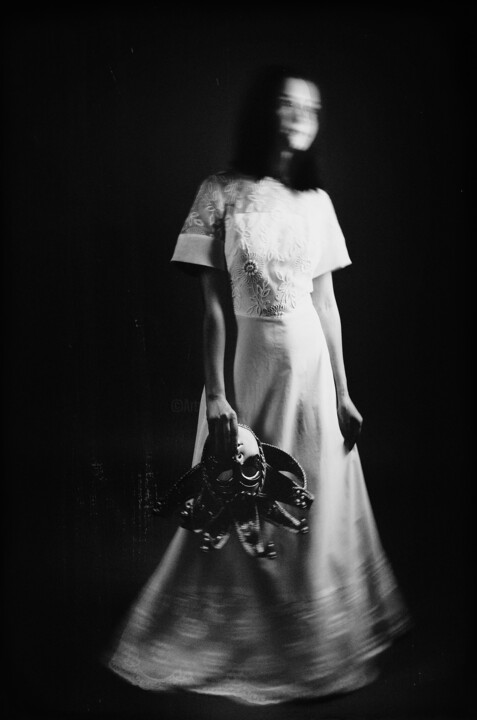 Photographie intitulée "I don't wanna hide…" par Elena Raceala, Œuvre d'art originale, Photographie numérique