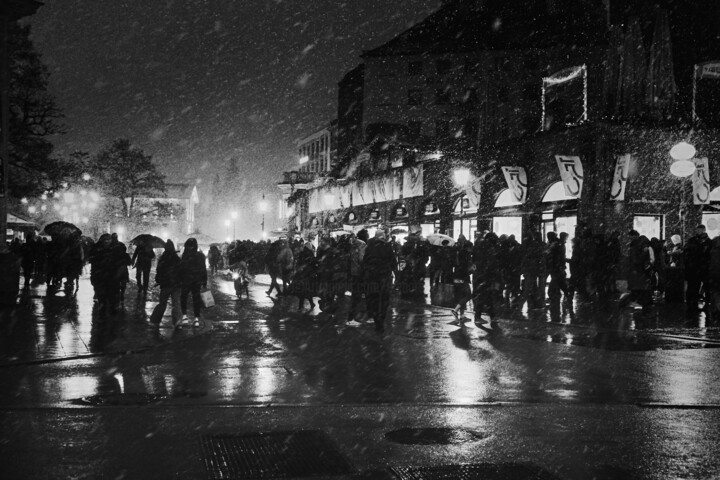 Photographie intitulée "The first snow #1" par Elena Raceala, Œuvre d'art originale, Photographie numérique