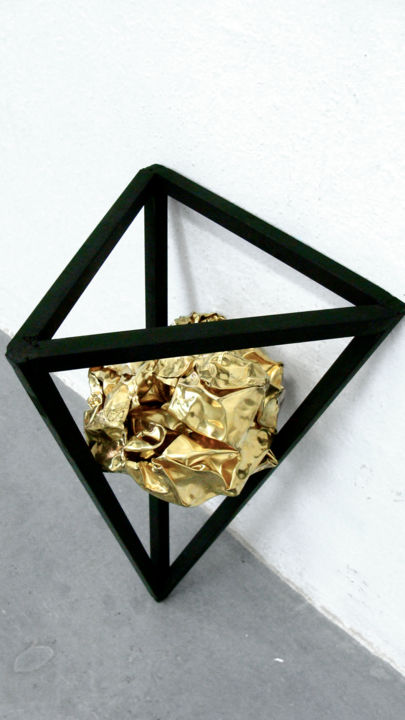 Escultura titulada "Pyramid" por Elena Vidal Deive, Obra de arte original