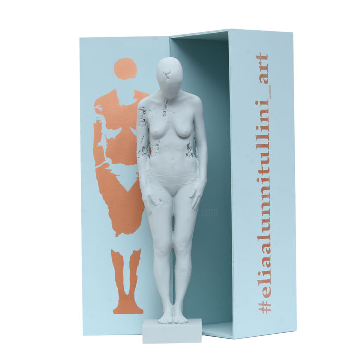 Sculpture titled "Siamo solo prodotti…" by Elia Alunni Tullini, Original Art, Resin