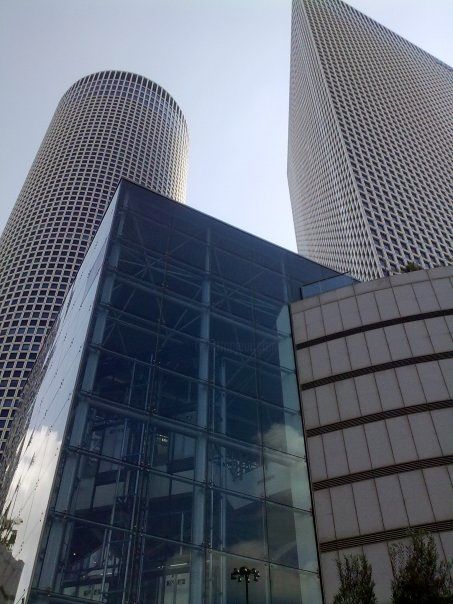 Photographie intitulée "azrieli-tlv" par Eliyahu, Œuvre d'art originale,