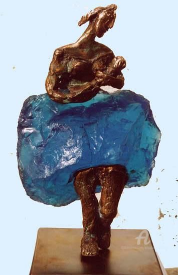 Sculpture titled "Femme portant son e…" by Elisabeth Brainos, Original Artwork, Bronze