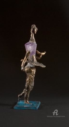 Sculpture titled "Elle avance, sereine" by Elisabeth Brainos, Original Artwork, Bronze