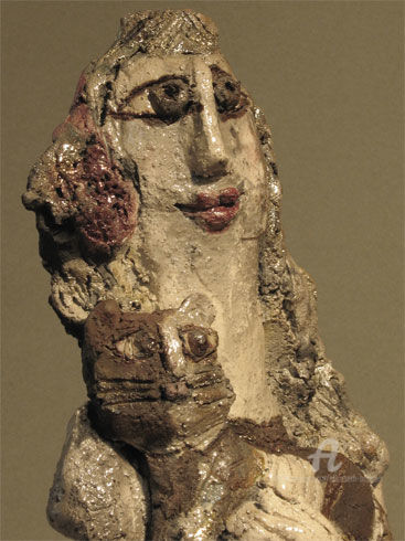 Sculptuur getiteld "petite idole au cha…" door Elisabeth Brainos, Origineel Kunstwerk, Klei