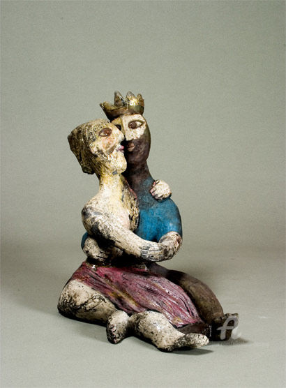 「le roi et la jeune…」というタイトルの彫刻 Elisabeth Brainosによって, オリジナルのアートワーク, テラコッタ