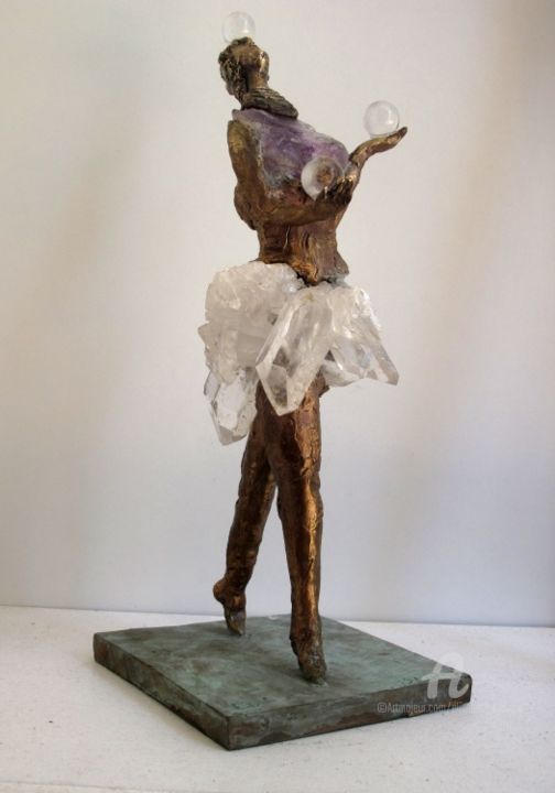 Skulptur mit dem Titel "La jongleuse de cri…" von Elisabeth Brainos, Original-Kunstwerk, Bronze