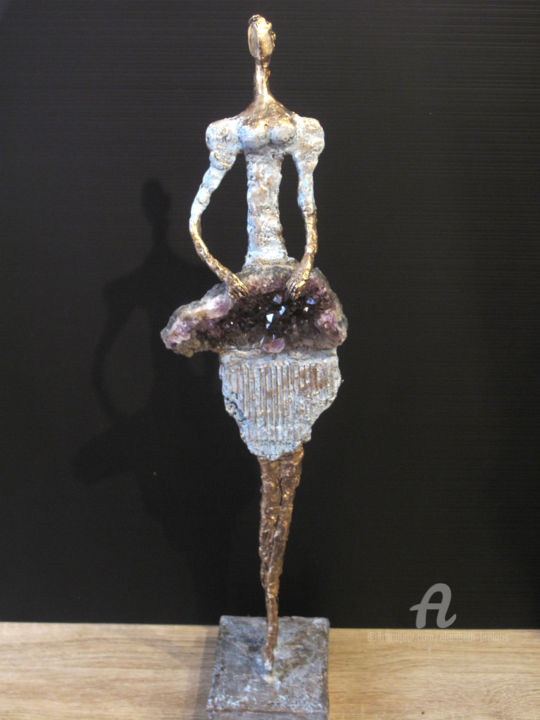Sculpture intitulée "Elégante à la jupe…" par Elisabeth Brainos, Œuvre d'art originale, Bronze