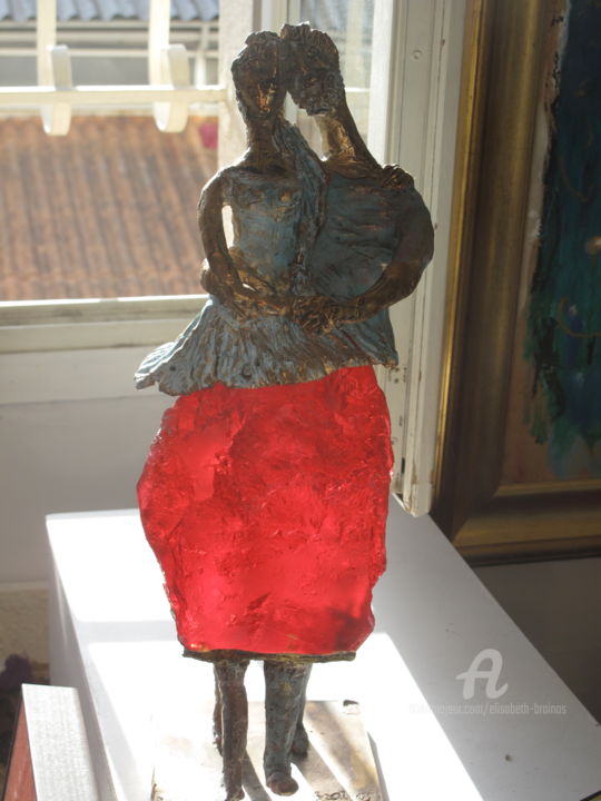 Sculpture titled "Couple en rouge" by Elisabeth Brainos, Original Artwork, Bronze