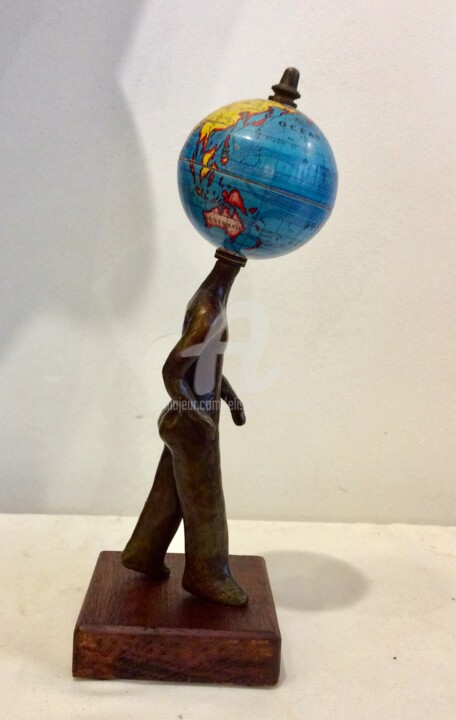 Sculpture titled "« Le petit globe tr…" by Elisabeth Faucheur, Original Artwork, Bronze