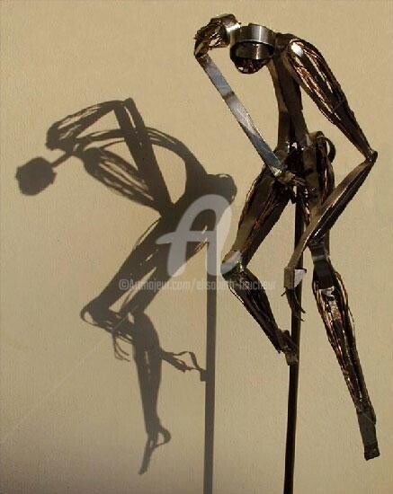 Skulptur mit dem Titel "Homme acier" von Elisabeth Faucheur, Original-Kunstwerk, Metalle