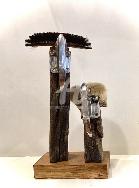 Skulptur mit dem Titel "« Les brosses »" von Elisabeth Faucheur, Original-Kunstwerk, Holz