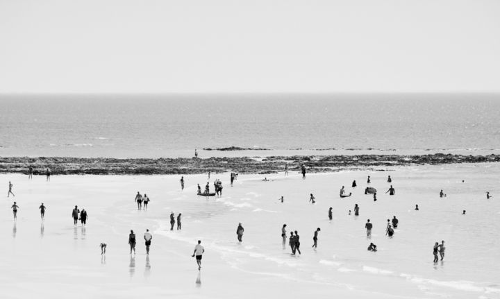 Photographie intitulée "La plage fantôme" par Elisetot, Œuvre d'art originale, Photographie numérique