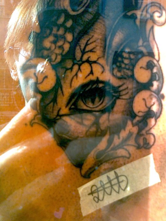 Fotografie mit dem Titel "Tatoo me (autoportr…" von Elitrompe, Original-Kunstwerk, Analog Fotografie