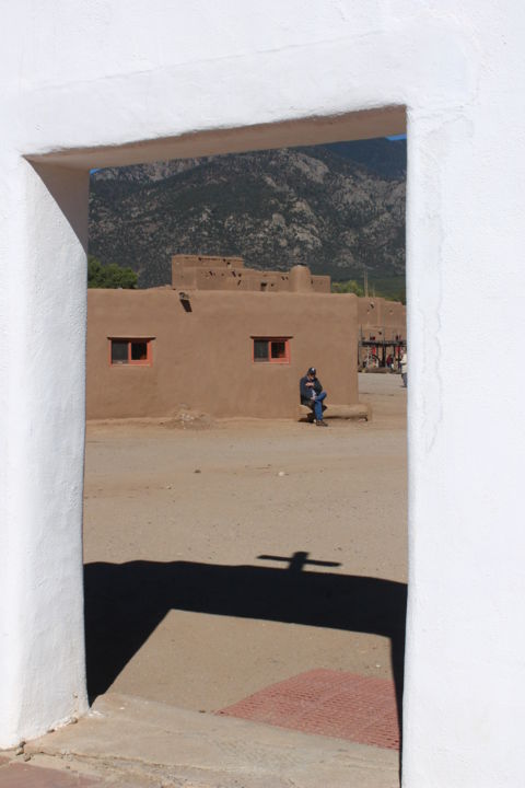 "View onto Taos Pueb…" başlıklı Fotoğraf Elke Matthaeus tarafından, Orijinal sanat