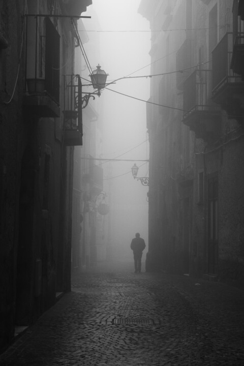 Fotografia intitolato "Nebbia a Fuscaldo" da Elliott Grieshofer, Opera d'arte originale, Fotografia digitale