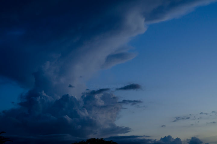 Fotografía titulada "Nuvens de chuva" por Elton Abreu, Obra de arte original, Fotografía digital