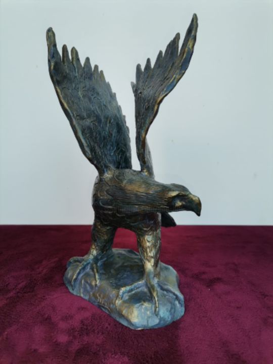 Sculpture intitulée "" EAGLE "" par Elvira Sirio, Œuvre d'art originale, Argile