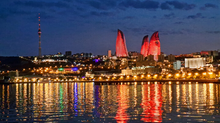 Фотография под названием "Baku by night, view…" - Emaga Travels ✈️ By Emaga.Art 🎨, Подлинное произведение искусства, Цифровая…
