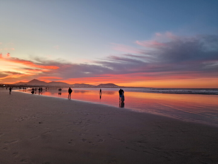 Photographie intitulée "Sunset at Playa de…" par Emaga Travels By Emaga Art, Œuvre d'art originale, Photographie numérique