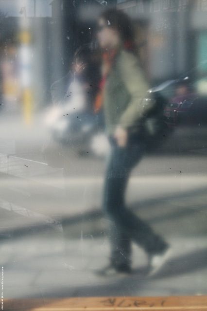 Fotografie mit dem Titel "bus stop 11" von Emmanuel Jahan, Original-Kunstwerk