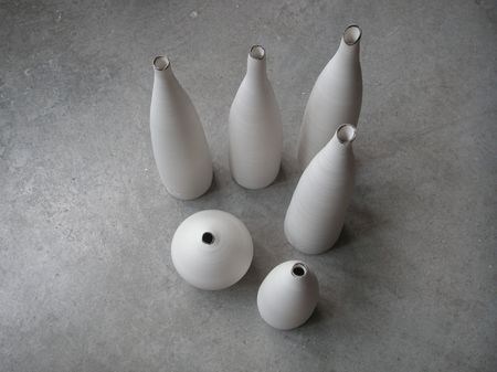 Escultura titulada "bouteilles porcelai…" por Emmanuelle Wittmann, Obra de arte original