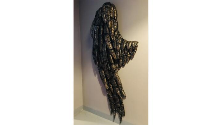 Sculpture intitulée "The Wing of Fame" par Emre Aksu, Œuvre d'art originale, Fil de fer